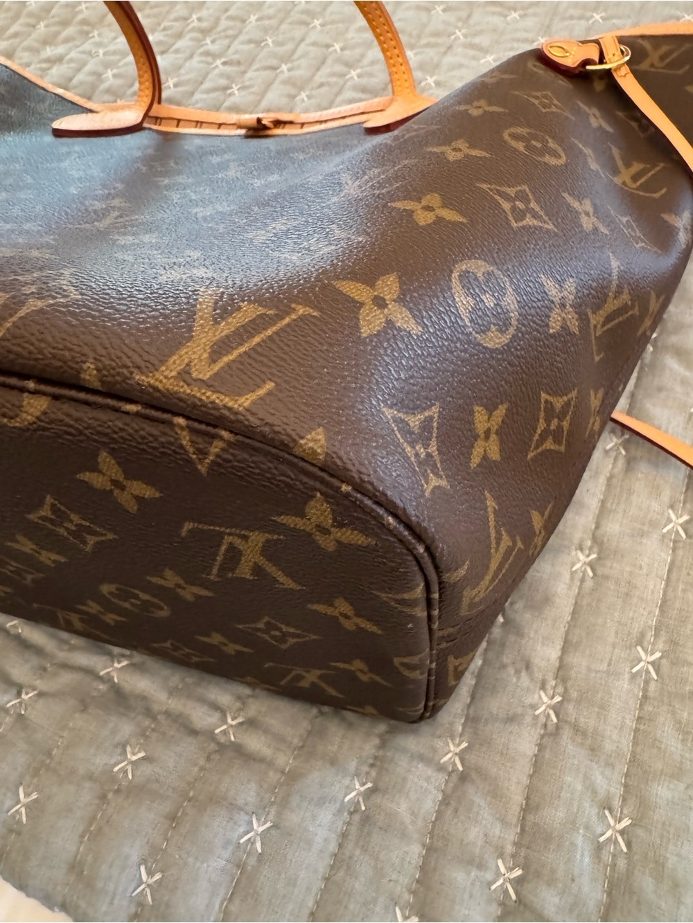 EUC Louis Vuitton Monogram Neverfull Tote MM with beige interior - Picture 9 of 15